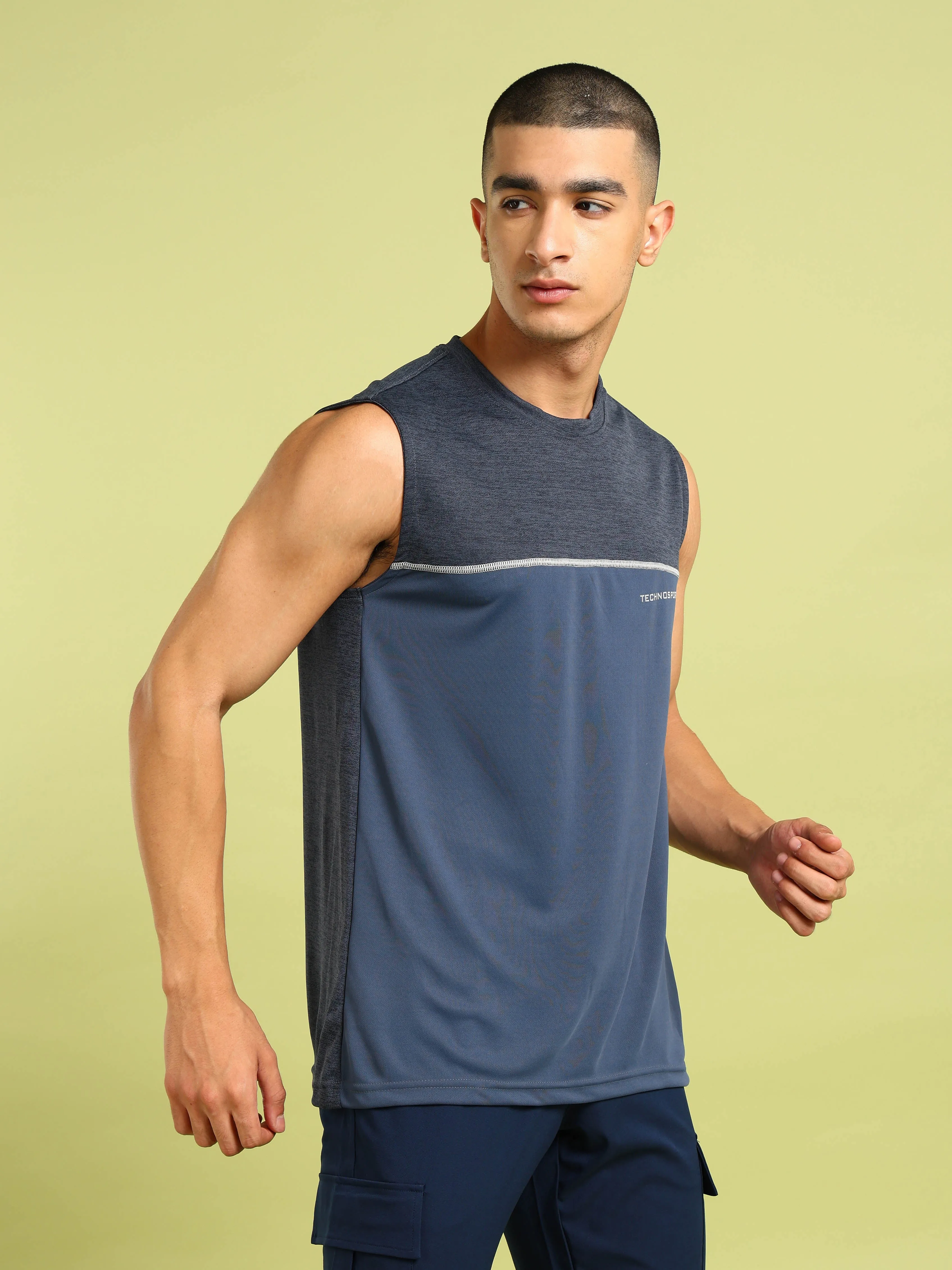 Men Colorblock Slim Fit Crew Neck Innerwear Vest with TECHNO COOL 