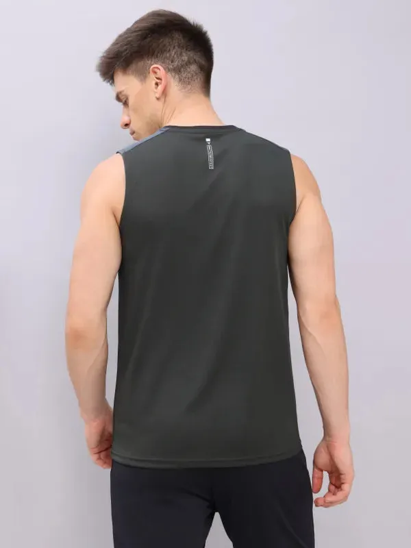 Men Colorblock Slim Fit Crew Neck Innerwear Vest with TECHNO COOL 