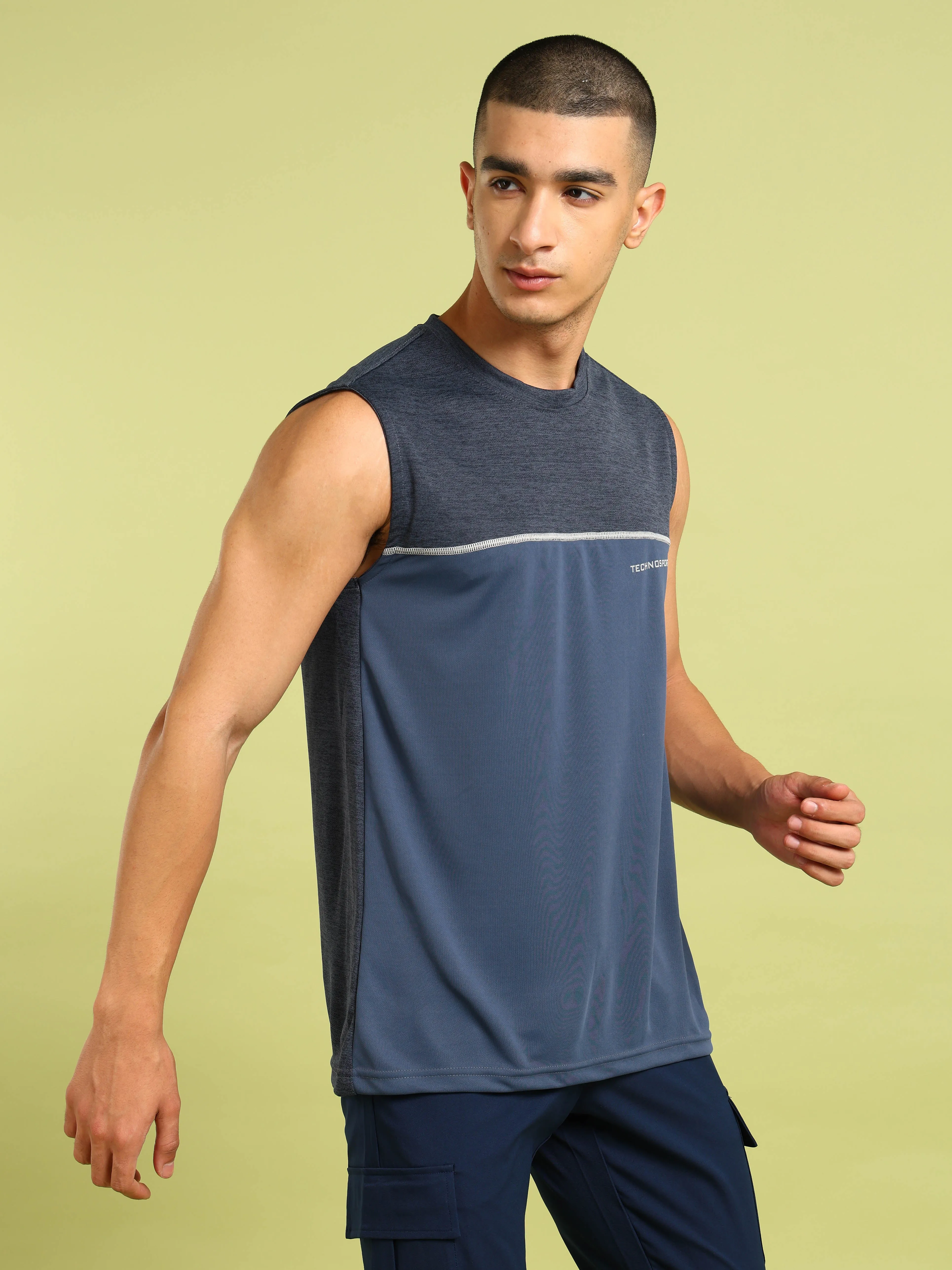 Men Colorblock Slim Fit Crew Neck Innerwear Vest with TECHNO COOL 