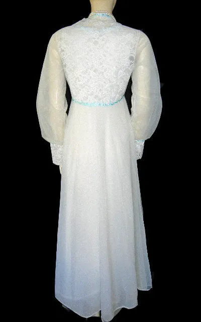 *VINTAGE SHADOWLINE BRIDAL TROUSSEAU DOUBLE NYLON LACE & SCALLOPED SATIN APPLIQUES PEIGNOIR & NIGHTGOWN SET IN AQUA & BRIDAL WHITE